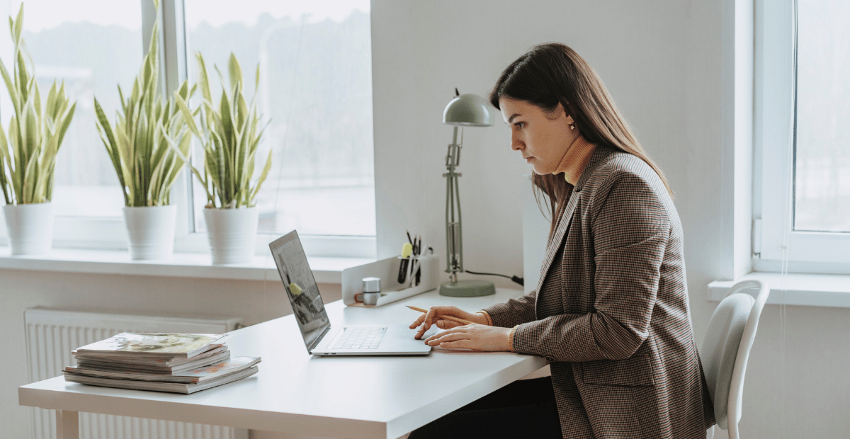 How do I respond to a recruiter on LinkedIn?